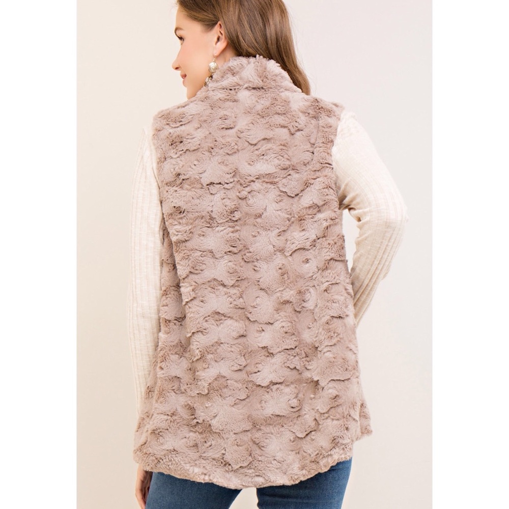 Soft Faux Fur Vest - Picture 3 of 6
